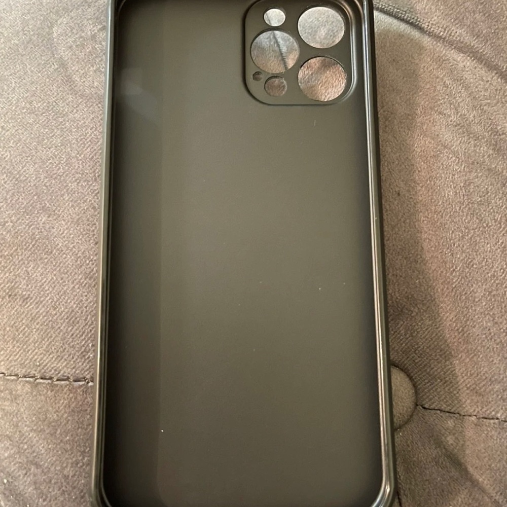 iPhone 12 Pro case - Picture 3 of 3